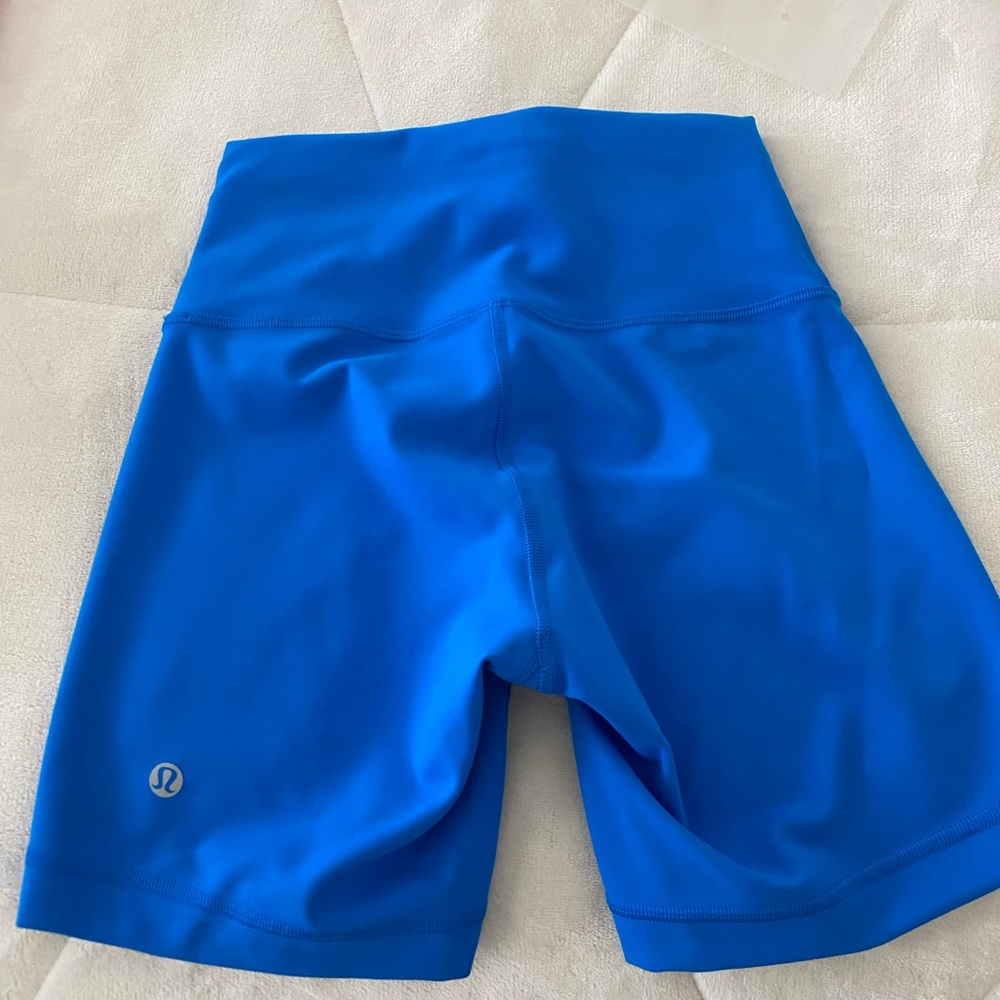 BRAND NEW NEVER WORN LULU BIKERS. 6 inch